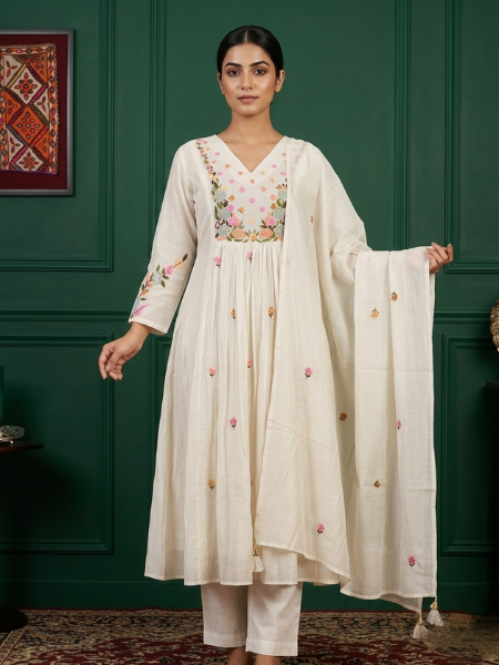 White embroidery kurta set with duppata