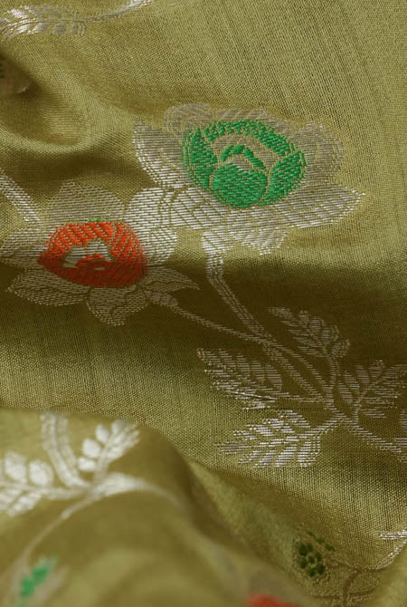 Golden moonga silk banarasi saree
